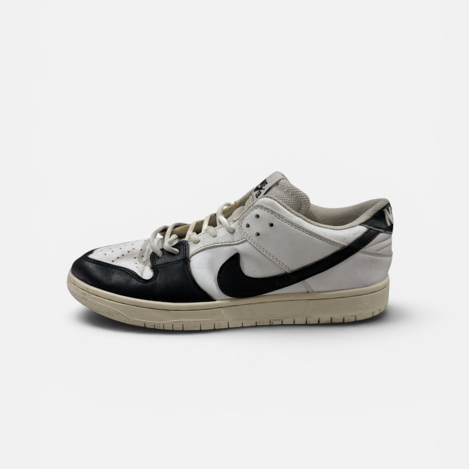 Nike SB Dunk Low Pro “Panda” / Pre-Owned